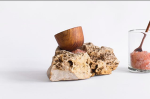 Mortero de Piedra Toc y Tzalam con Salero de Vidrio Soplado.
